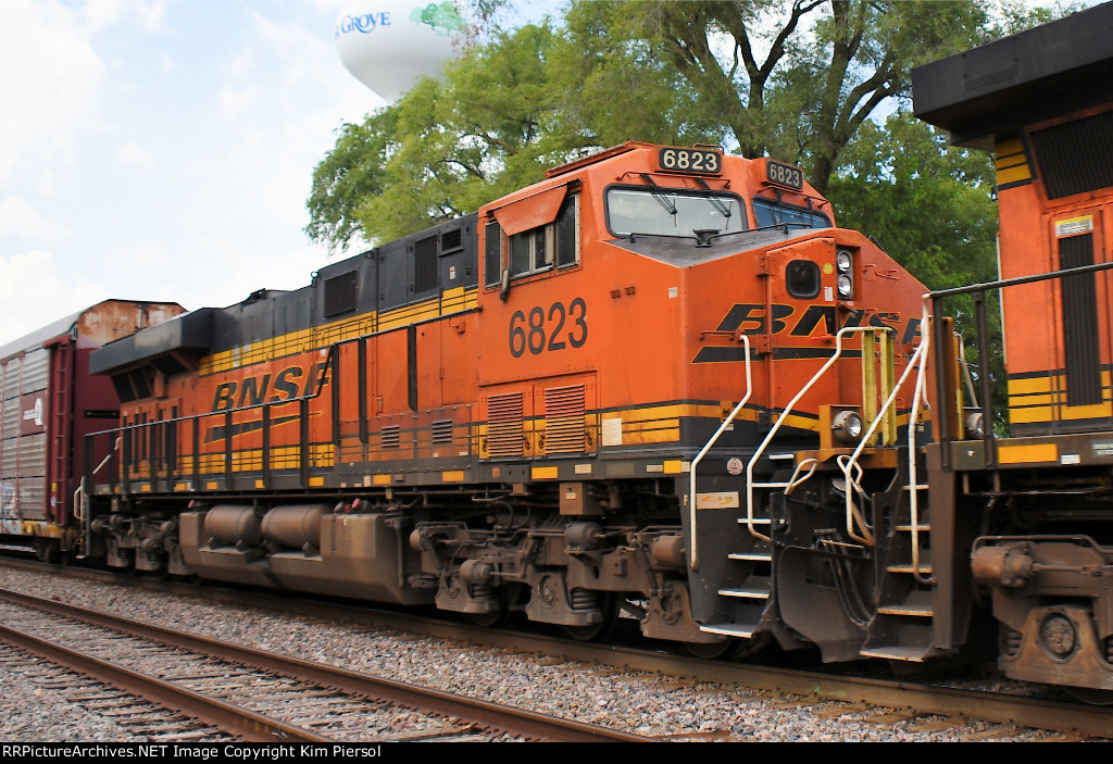 BNSF 6823